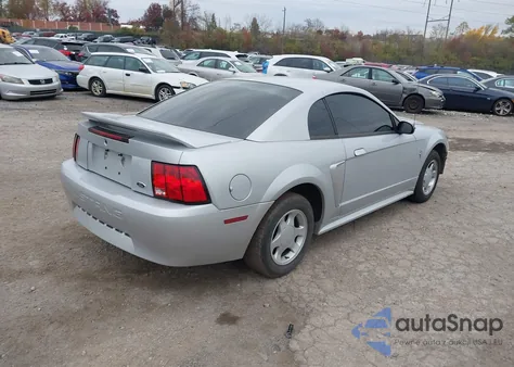 2000 Ford Mustang z USA, uszkodzony, nr VIN 1FAFP4045YF108287
